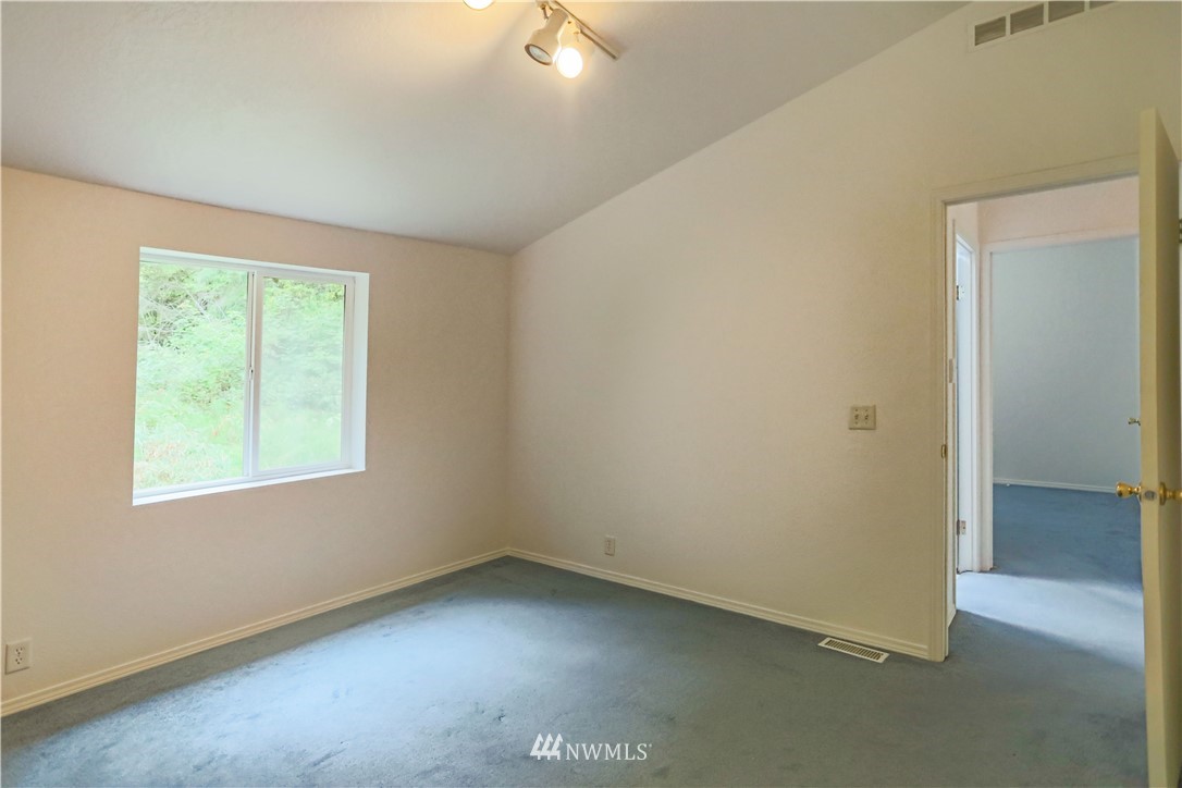 1763 Bunker Creek Road Chehalis, WA 98532 - Photo 34 of 40 an empty room with a window