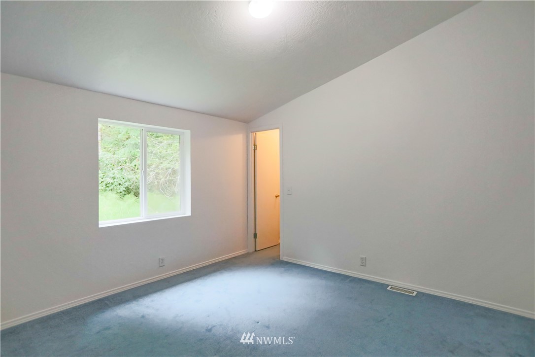 1763 Bunker Creek Road Chehalis, WA 98532 - Photo 36 of 40 an empty room with windows