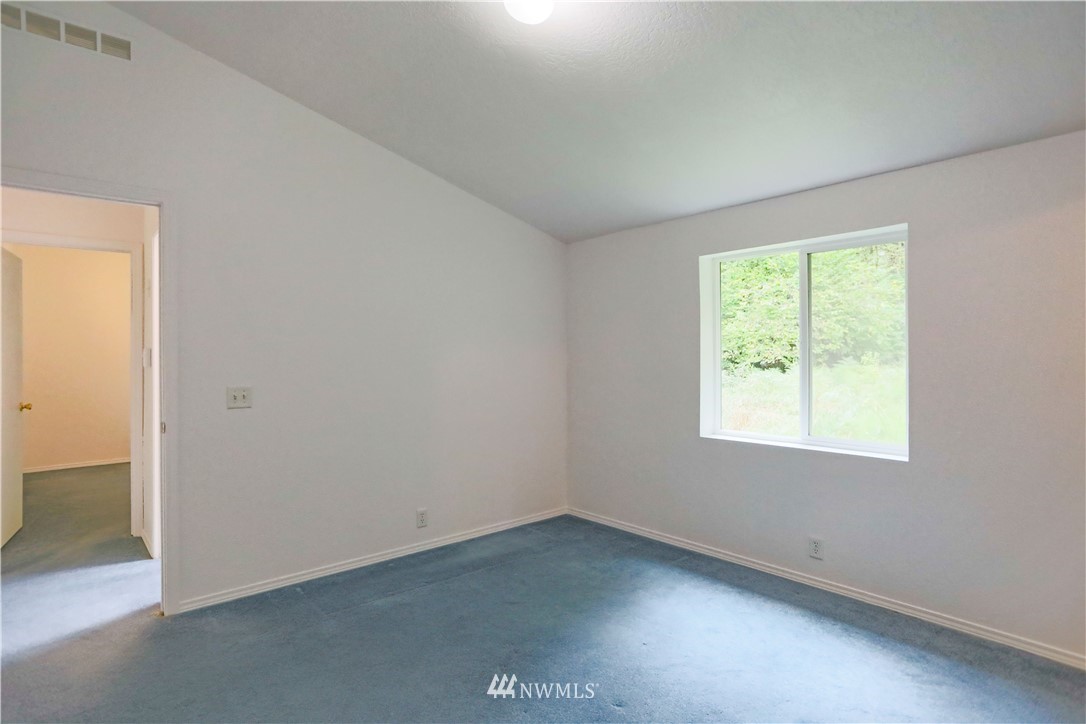 1763 Bunker Creek Road Chehalis, WA 98532 - Photo 37 of 40 an empty room with a window