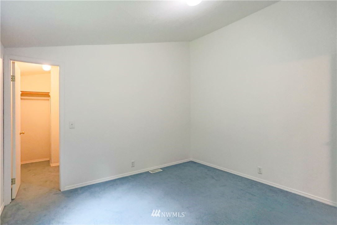 1763 Bunker Creek Road Chehalis, WA 98532 - Photo 39 of 40 an empty room with a window