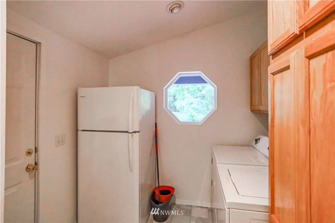 1763 Bunker Creek Road Chehalis, WA 98532 - Photo 40 of 40 a utility room with dryer and washer