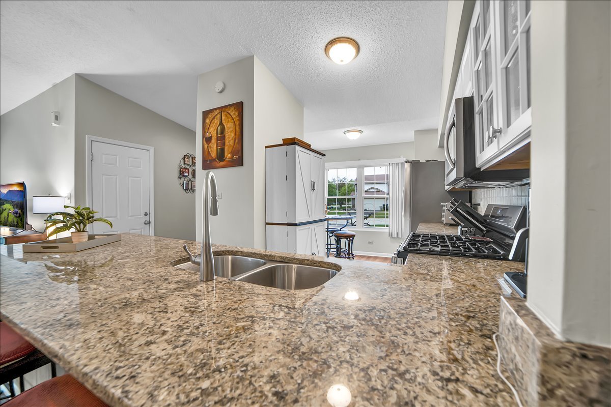 1846 Shetland Road Naperville, IL 60565 - Photo 12 of 35 Gallery Image 12