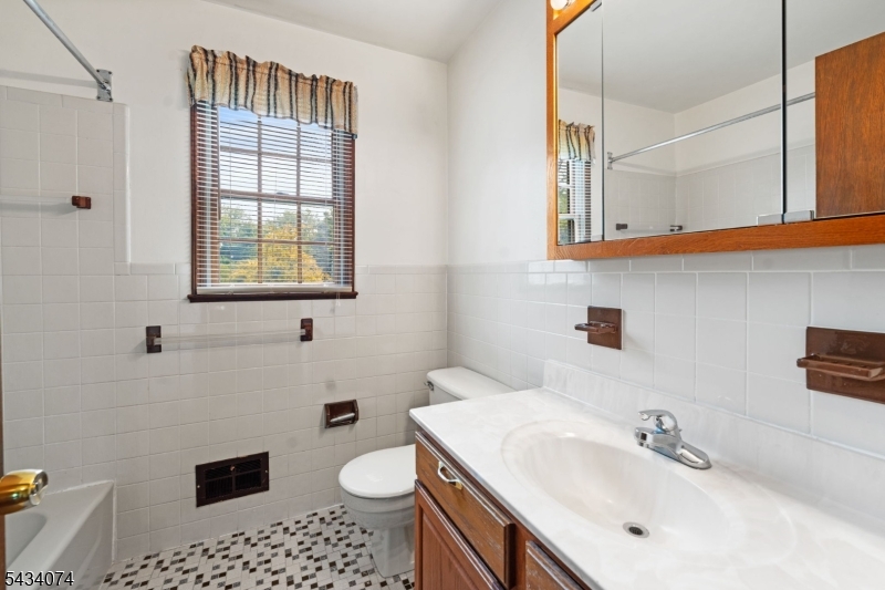 42 Higginsville Road Neshanic Station, NJ 08853 - Photo 24 of 33