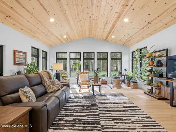 $1,600,000 | 85 Camas Drive, Priest River, ID 83856