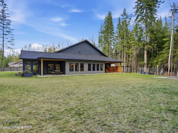 $1,600,000 | 85 Camas Drive, Priest River, ID 83856