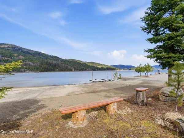$1,600,000 | 85 Camas Drive, Priest River, ID 83856
