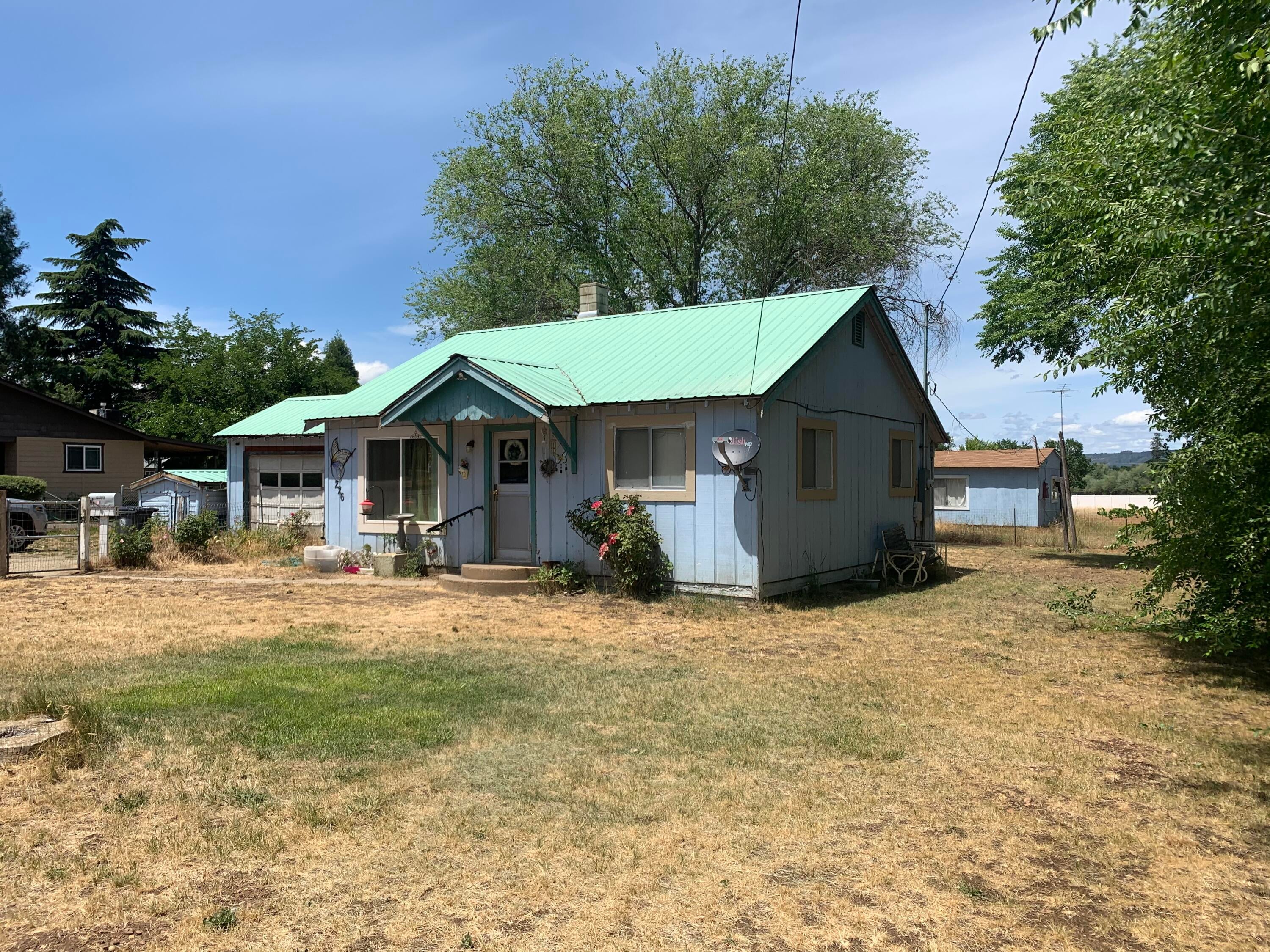226 Wilson Road Central Point, OR 97502 - Photo 2 of 16 IMG-7605