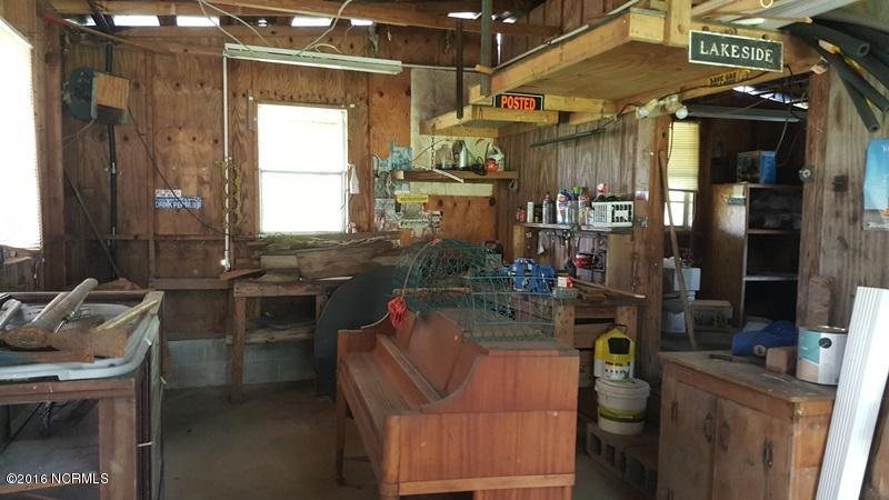 1338 Makelyville Road Scranton, NC 27875 - Photo 27 of 32 Inside Workshop