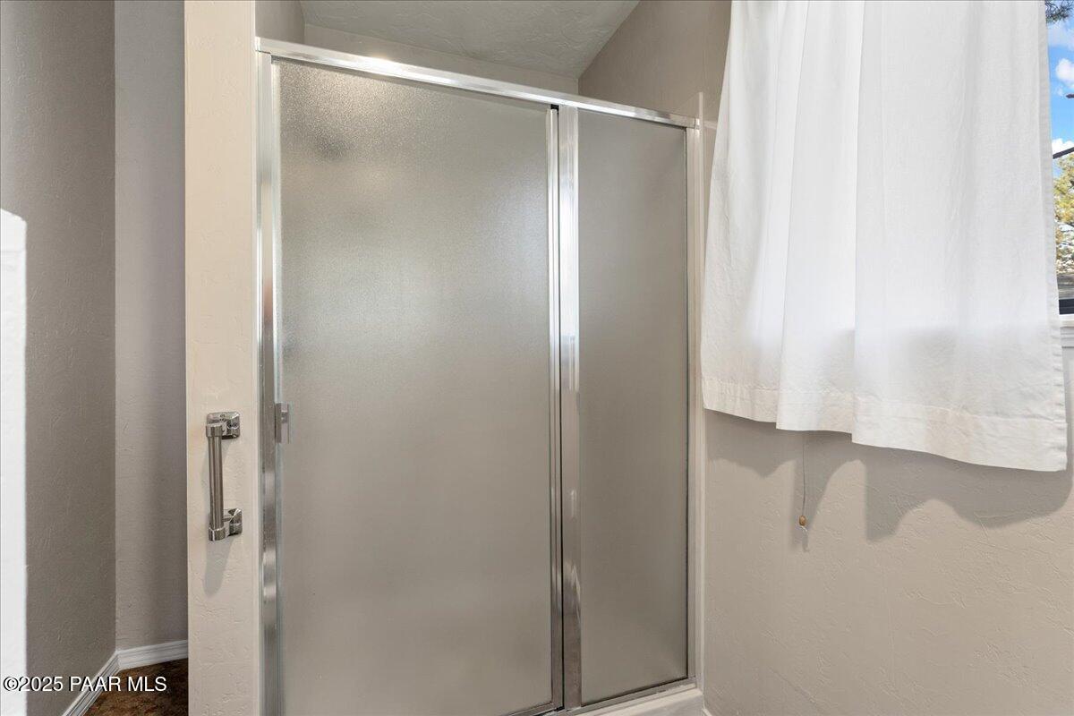 1945 Coyote Road Prescott, AZ 86303 - Photo 21 of 39 Primary Bathroom - 1945 Coyote Rd