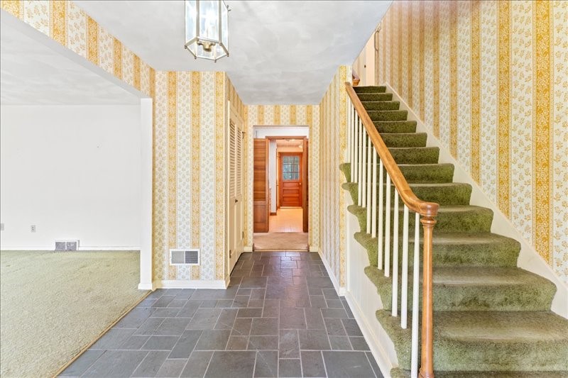 315 Ridgefield Road Endicott, NY 13760 - Photo 4 of 50 Gallery Image 4