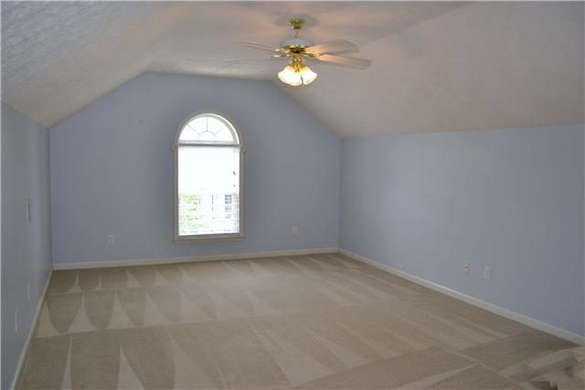 130 La View Road Hendersonville, TN 37075 - Photo 11 of 20 Just up the steps from the Kitchen is this spacious Bonus Room with lofty ceiling, lighted ceiling fan, and window with arched transom overlooking the front yard.