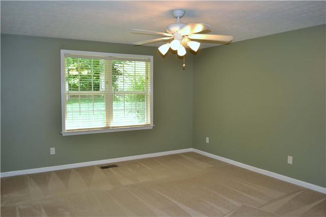 130 La View Road Hendersonville, TN 37075 - Photo 13 of 20 The Master Bedroom features a double window with blinds that overlook the private backyard. It also has a lighted ceiling fan, and a walk in closet with wire organizer.