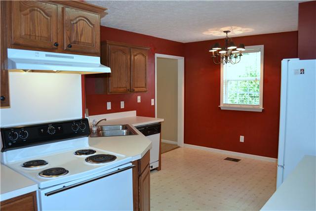 130 La View Road Hendersonville, TN 37075 - Photo 10 of 20 A casual dining area is located at one end of the kitchen where light filters in through the window above the space. To the left is a Utility Closet with washer & dryer hook-ups.