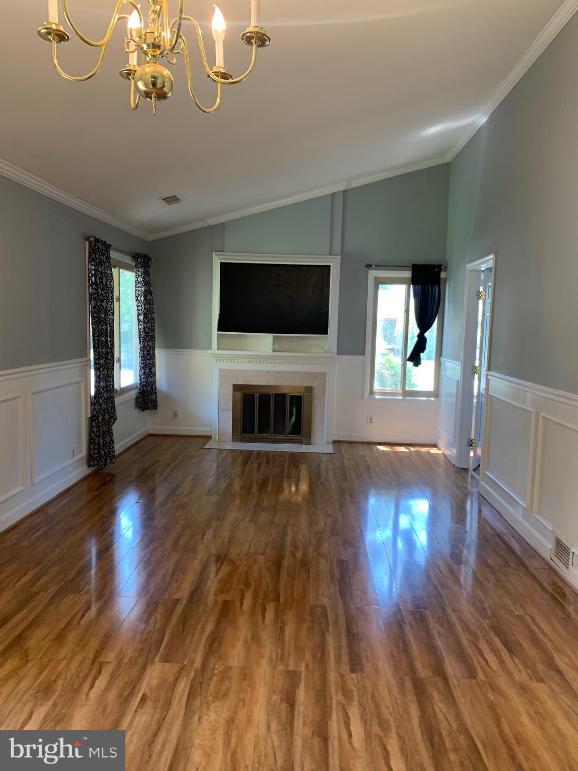 149 South Fox Road Sterling, VA 20164 - Photo 5 of 25 Main living room