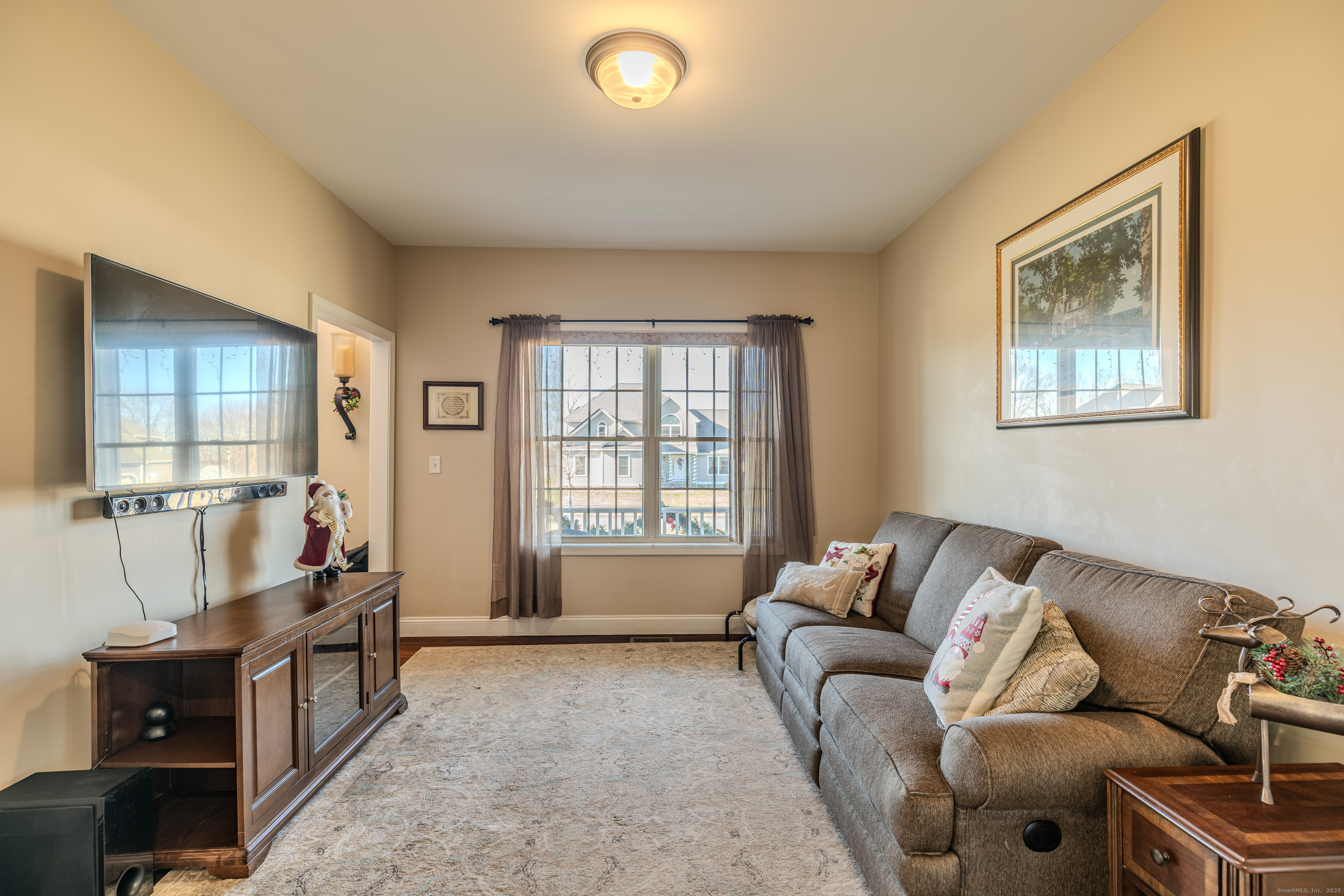 44 Trailside Crossing Middletown, CT 06457 - Photo 12 of 40 a living room with furniture and a window