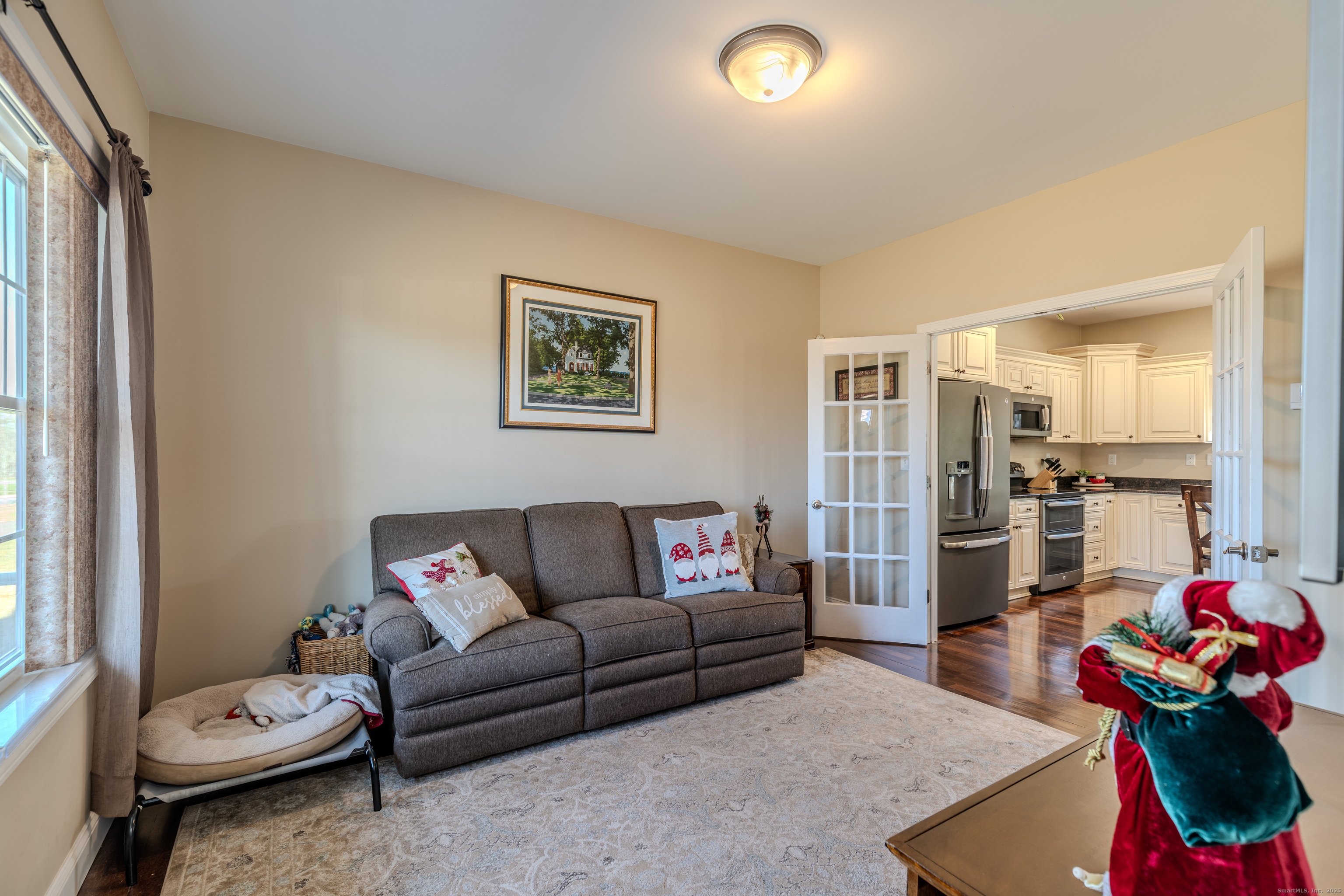 44 Trailside Crossing Middletown, CT 06457 - Photo 13 of 40 a living room with furniture and a window