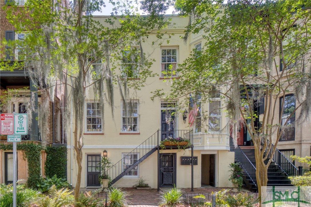 15 West Jones Street, Savannah, GA 31401 Compass
