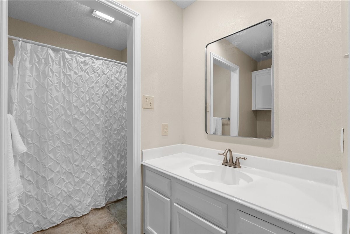 5255 Beaver Road Santa Fe, TX 77517 - Photo 25 of 46 Bath 2
