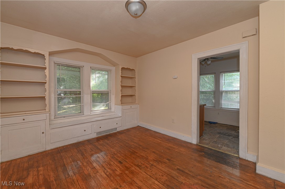 1671 Wayside Road Cleveland, OH 44112 - Photo 6 of 42