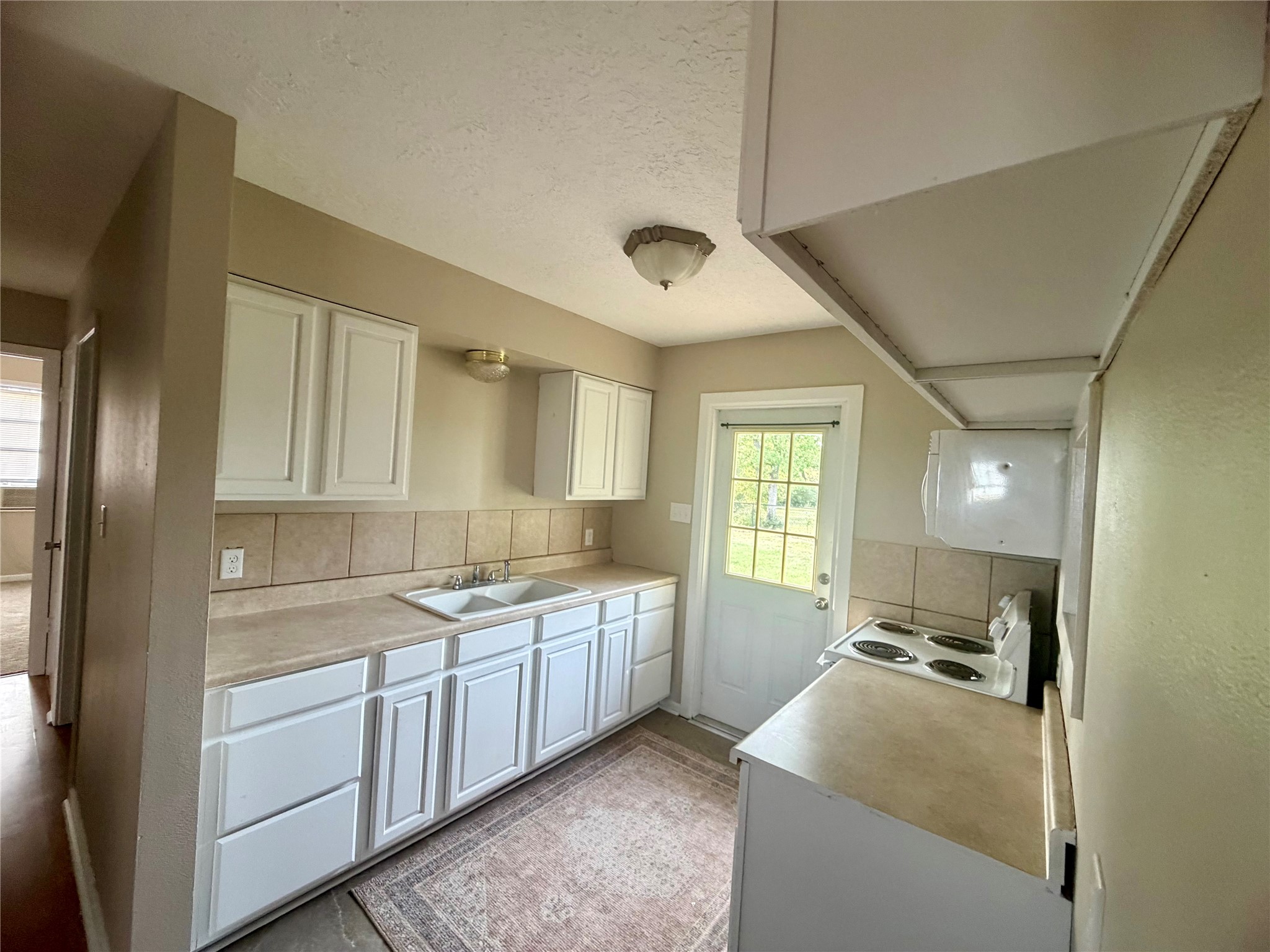 18043 Sterling Robertson Dam Road Thornton, TX 76687 - Photo 8 of 28 Open kitchen