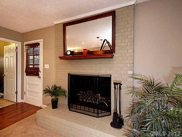 5966 Brace Road Charlotte, NC 28211 - Photo 4 of 16 Gallery Image 4