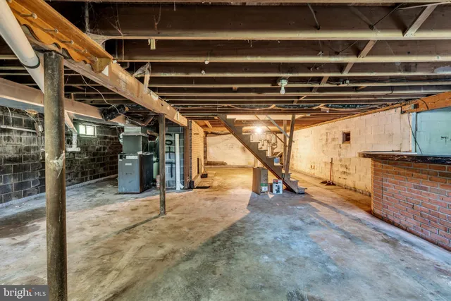 a view of a yard in front of house