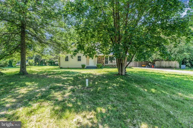 $475,000 | 211 Georgetown Wrightstown Road, Wrightstown, NJ 08562