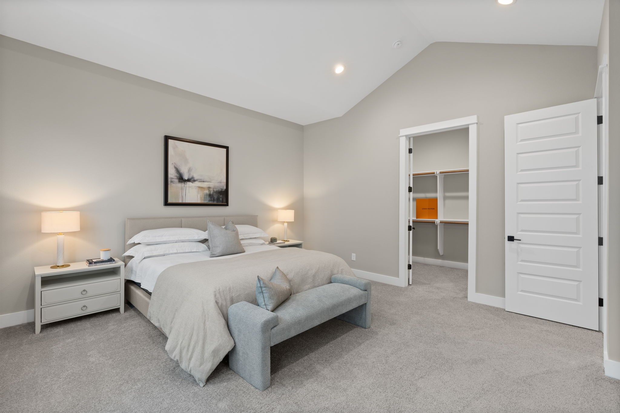 1177 West 19th Street Houston, TX 77008 - Photo 30 of 40 a bedroom with a bed and a lamp