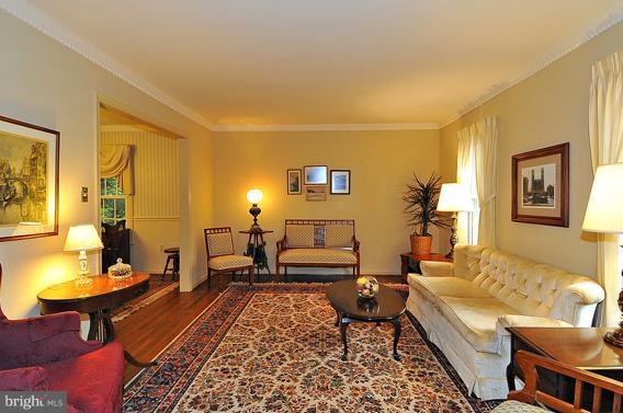 7141 Rivers Edge Road Columbia, MD 21044 - Photo 15 of 24 Living Room