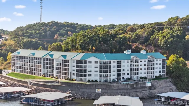 $409,000 | 186 Sunset Palms Drive, Unit 4C, Camdenton, MO 65020