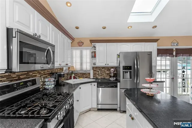 $690,000 | 85 Avenue East, Lodi, NJ 07644