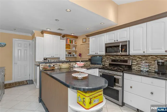 $690,000 | 85 Avenue East, Lodi, NJ 07644