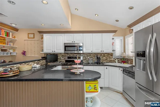 $690,000 | 85 Avenue East, Lodi, NJ 07644