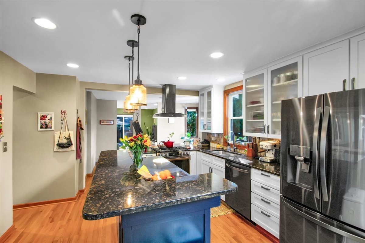 305 Dunbar Road Mundelein, IL 60060 - Photo 7 of 39 Gallery Image 7