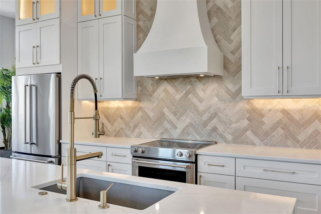 331 Albert Street Dunedin, FL 34698 - Photo 9 of 64