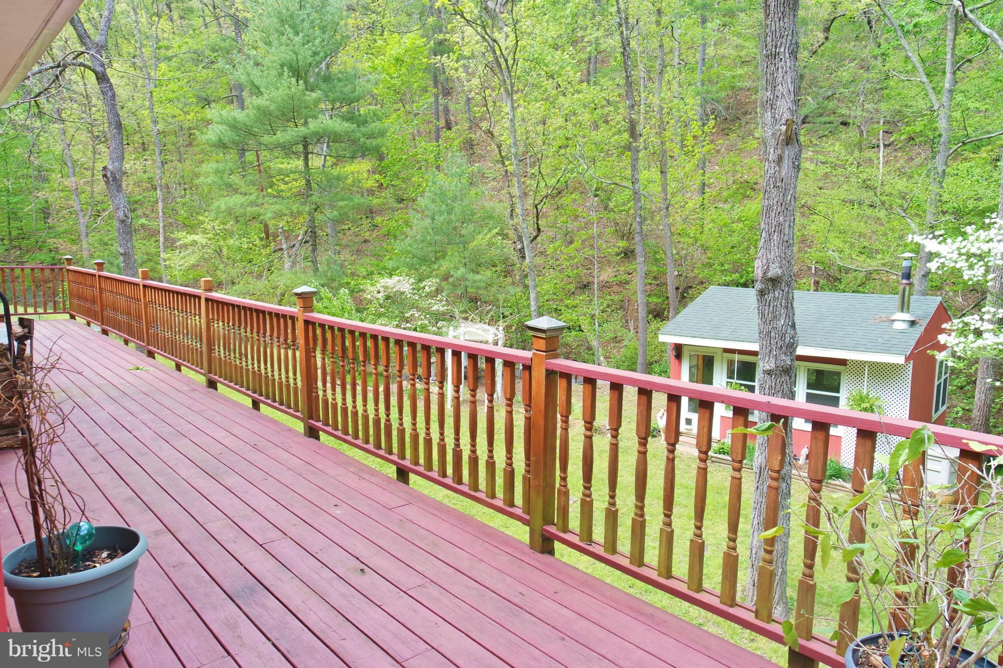 974 North Maple Road Mount Jackson, VA 22842 - Photo 28 of 30 a view of balcony with wooden floor and fence