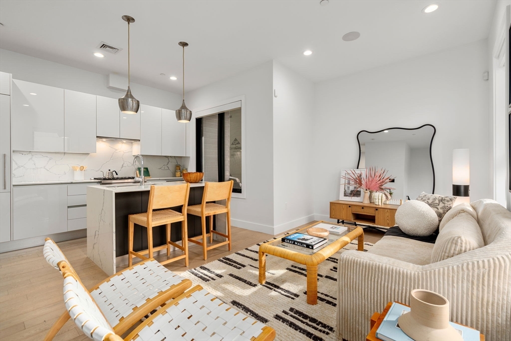 39 A Street, Unit 1 Boston, MA 02127 - Photo 3 of 19