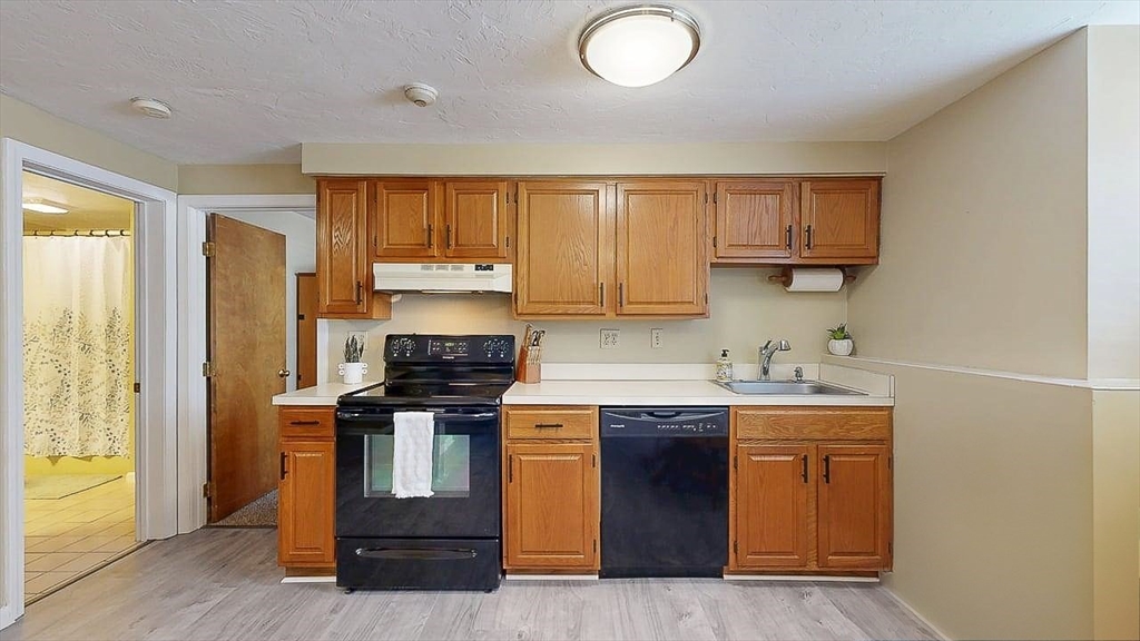 10 A Hulbert Road, Unit 2 Worcester, MA 01603 - Photo 8 of 27 Gallery Image 8