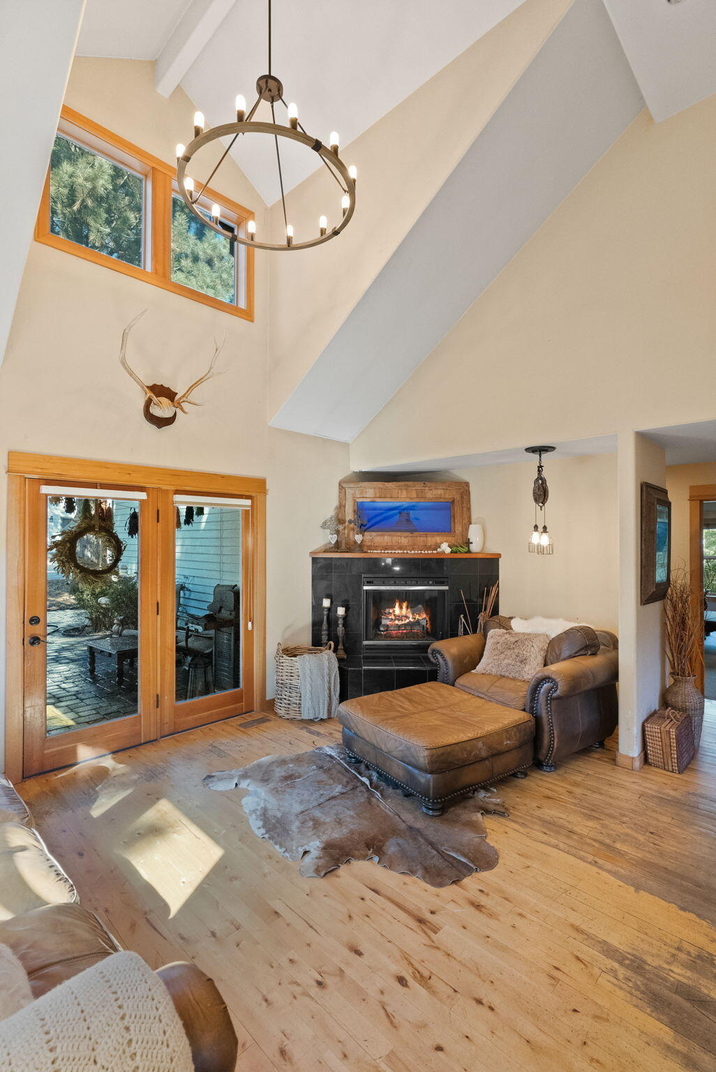 2405 Northwest Skyline Ranch Road Bend, OR 97703 - Photo 23 of 45