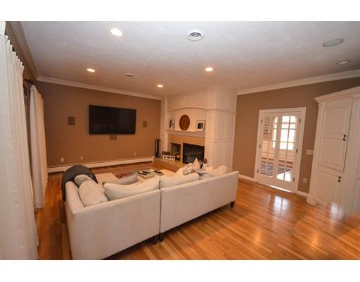 122 Armsby Road Sutton, MA 01590 - Photo 12 of 30 a living room with furniture