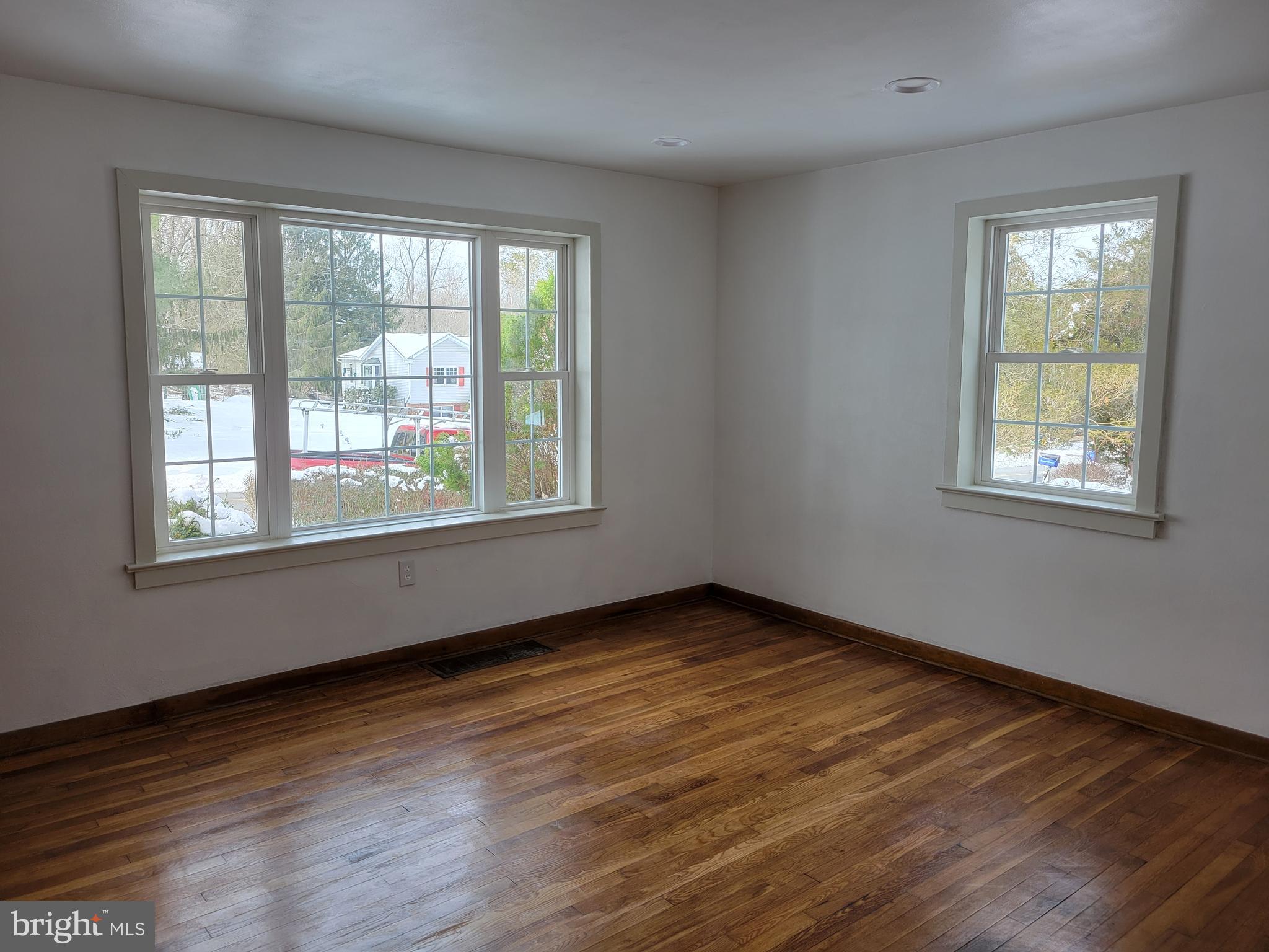 629 Cold Run Road Elverson, PA 19520 - Photo 17 of 36 Living Room