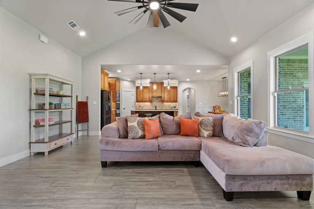 1030 Alex Drive Springtown, TX 76082 - Photo 13 of 40