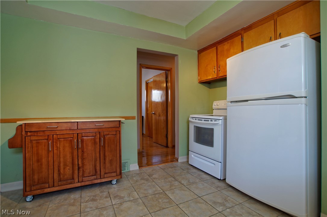 28690 Forest Road Willowick, OH 44095 - Photo 12 of 21 Gallery Image 12