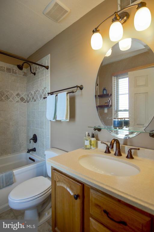 9551 Kings Grant Road Laurel, MD 20723 - Photo 16 of 30 Bath (Master)