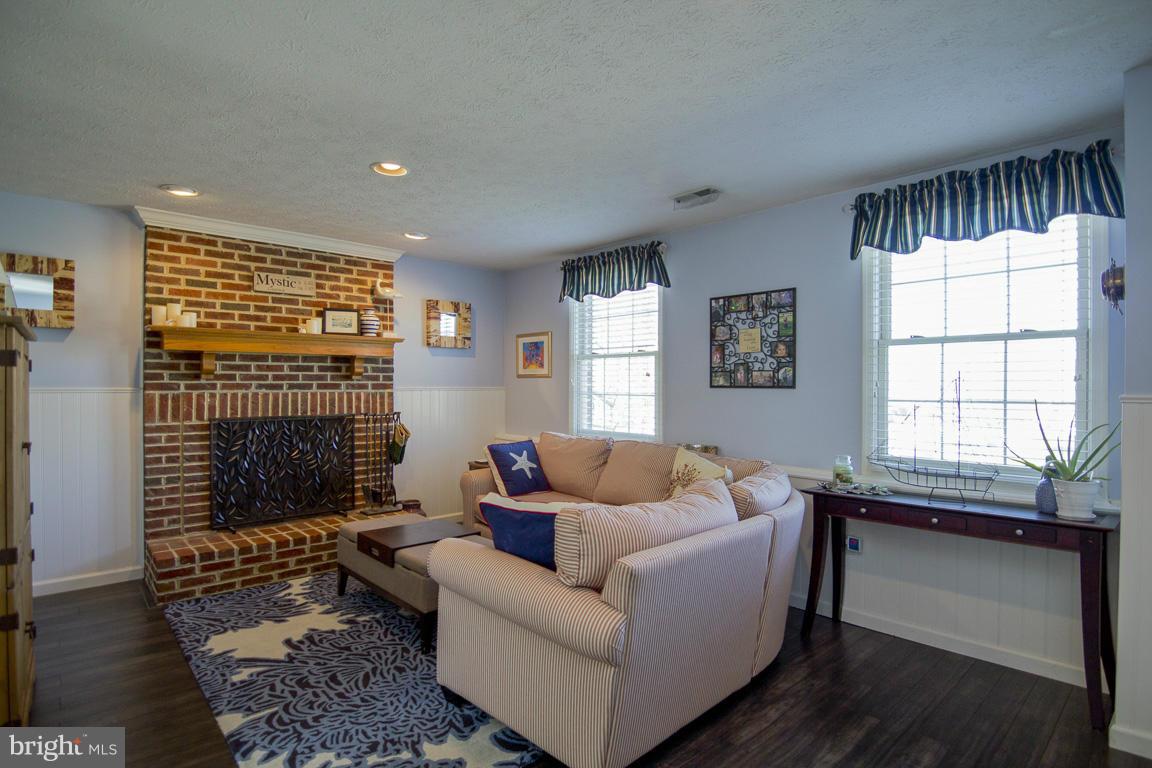 9551 Kings Grant Road Laurel, MD 20723 - Photo 20 of 30 Family Room