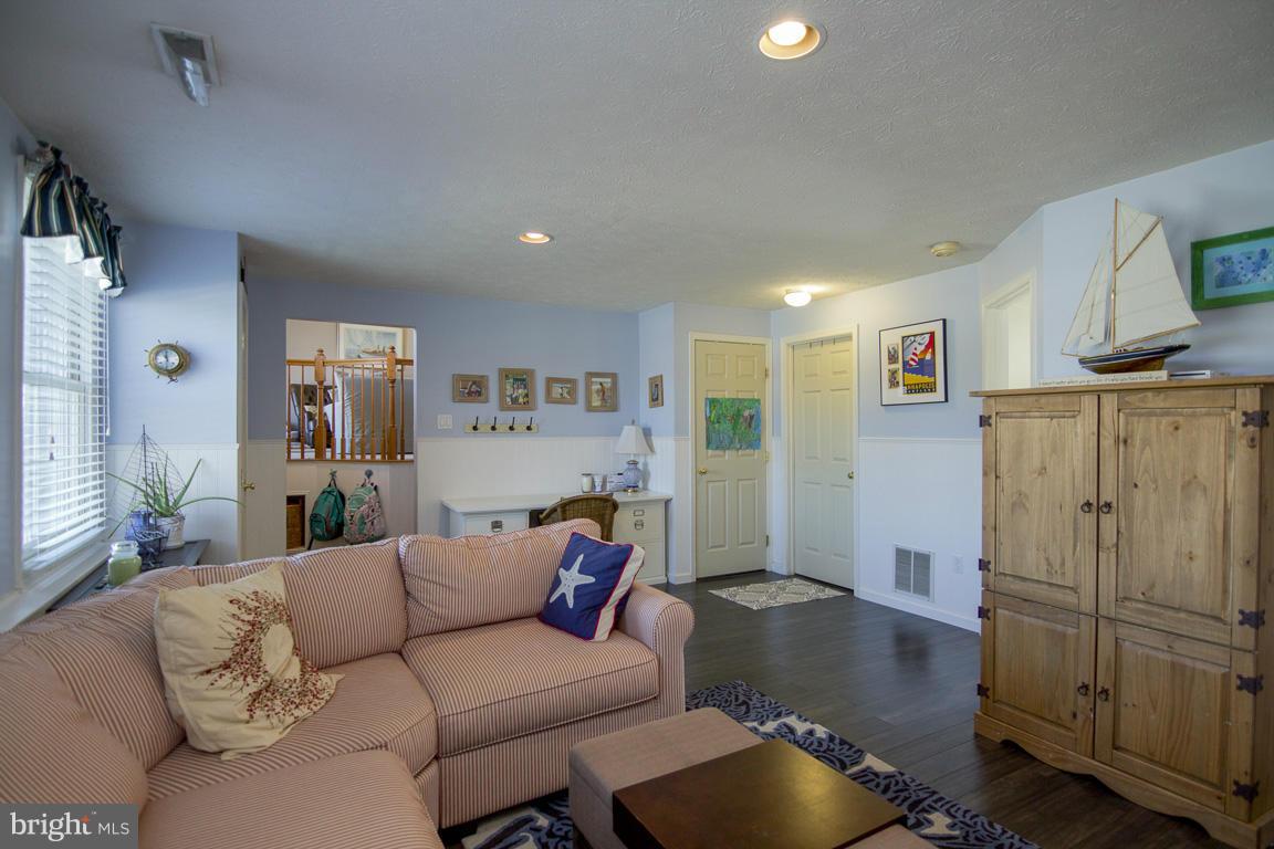 9551 Kings Grant Road Laurel, MD 20723 - Photo 22 of 30 Family Room