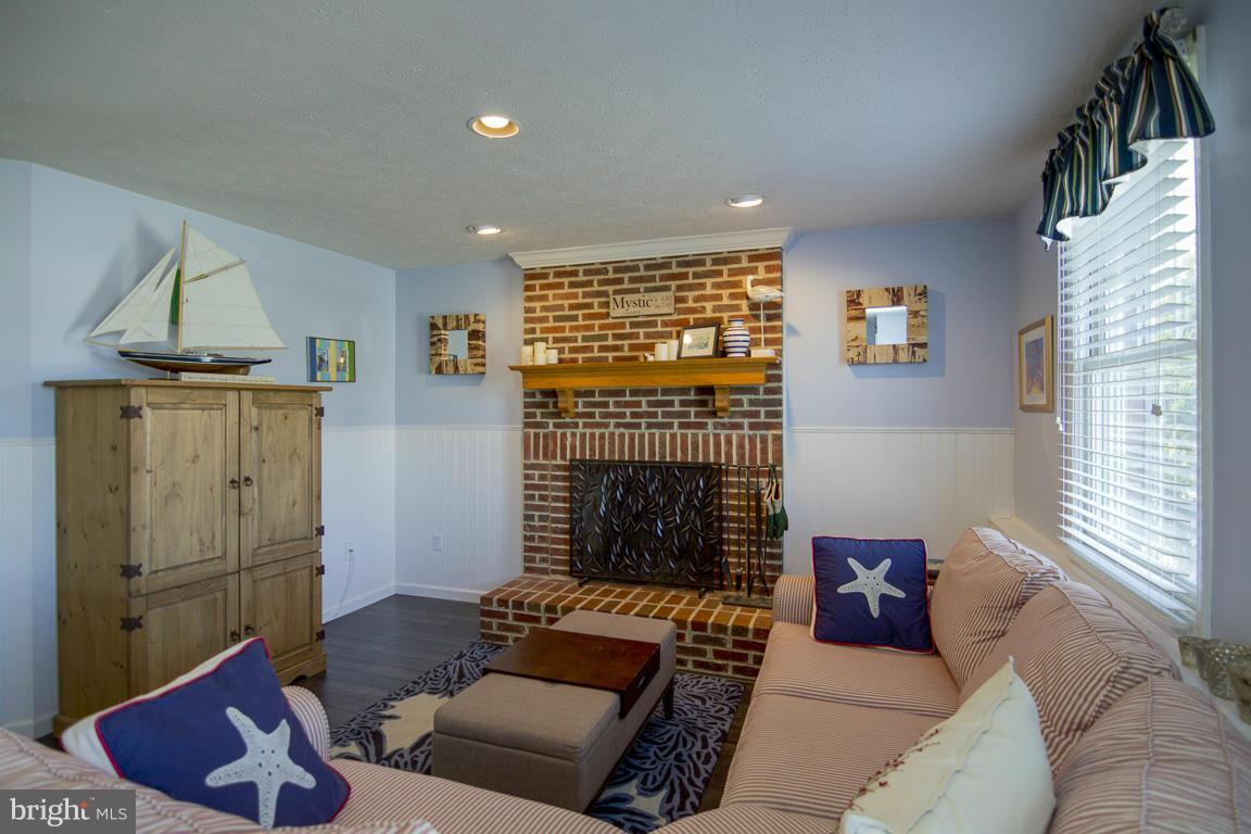 9551 Kings Grant Road Laurel, MD 20723 - Photo 23 of 30 Family Room