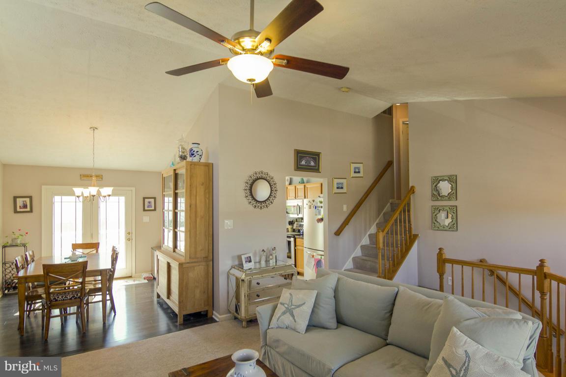 9551 Kings Grant Road Laurel, MD 20723 - Photo 6 of 30 Living Room