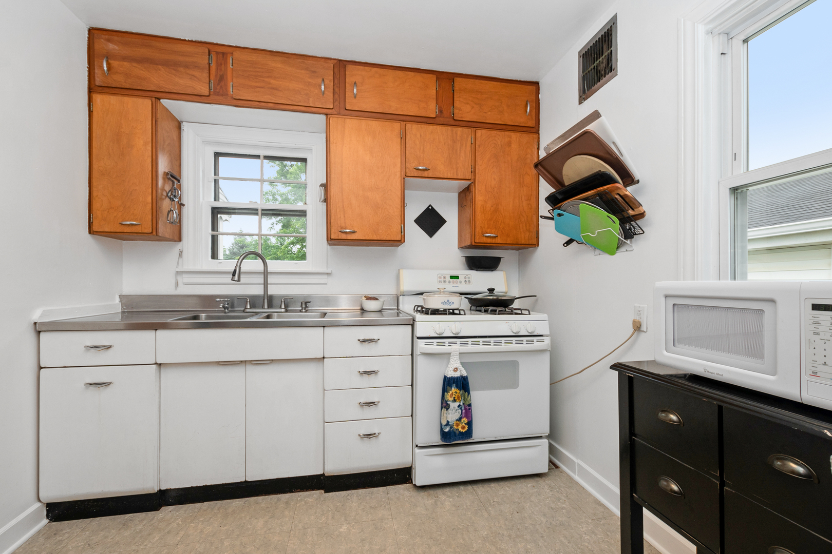 6727 Willow Springs Road Countryside, IL 60525 - Photo 9 of 20 Gallery Image 9