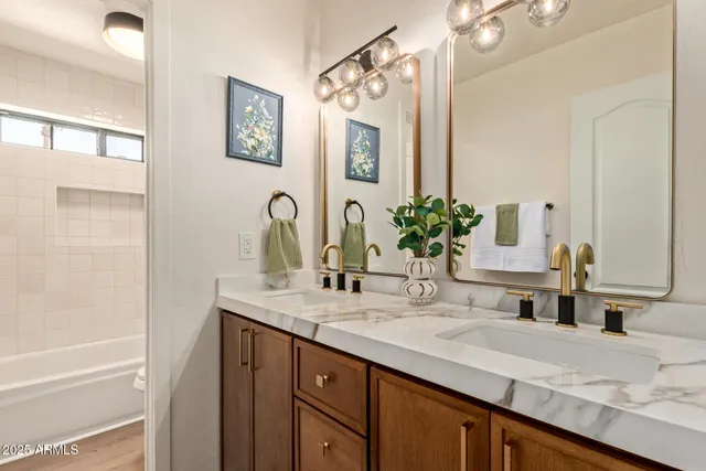 a view of entryway with cabinet